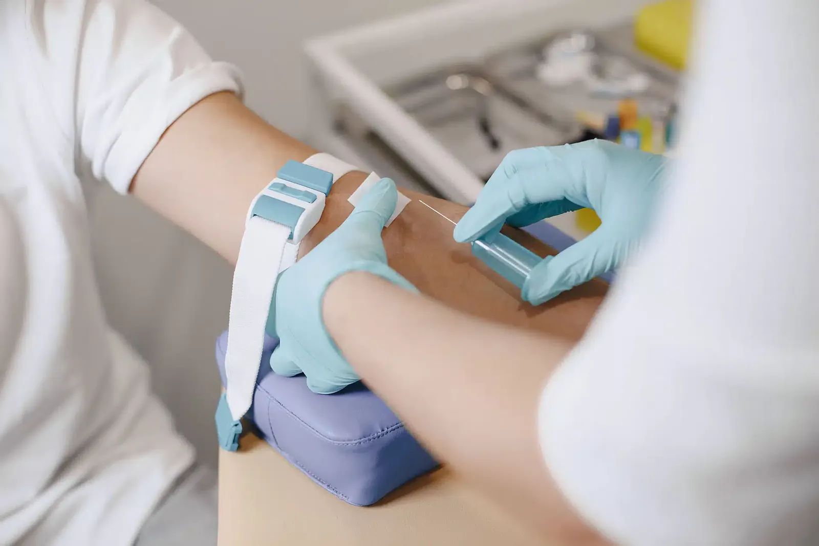 Prise de sang lors du test médical