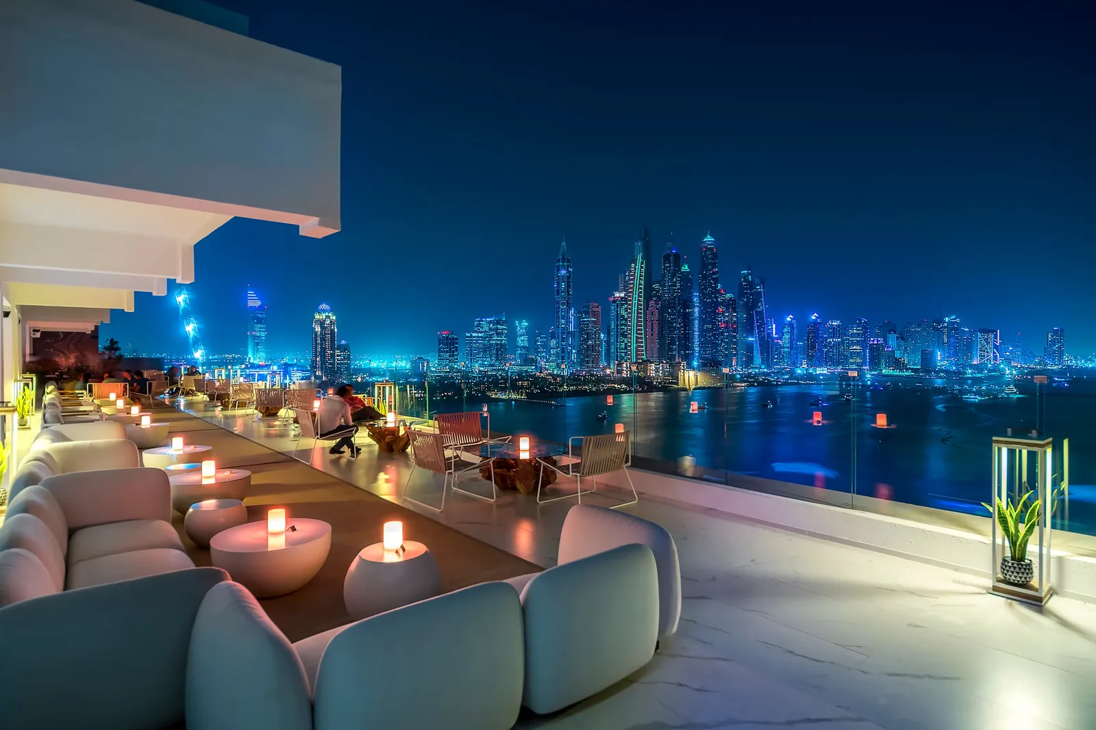 Vue de Dubaï en soirée